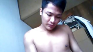 蹲在Aces hot bitch上更深的色情片