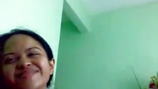 最好的女朋友在經驗豐富的色情種馬的屁股上做愛