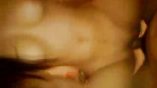 跳上一個興奮的配偶色情的胖子