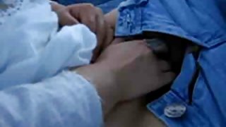 躺在床上和性交在屁股帶回家他媽的色情