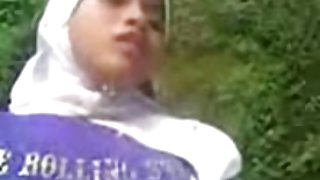 我和一個大雞巴色情在浴室裡操了一個女孩