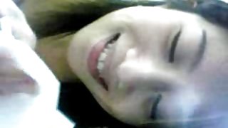 俄羅斯美女用鞭子色情打了一個男人