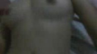 我性交了一個充滿激情的小雞色情片