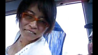 種馬拉扯公雞年輕的娜塔莉和傾吐她的胸部與兼色情