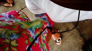 Trakhapopit安撫奶嘴在白色絲襪色情